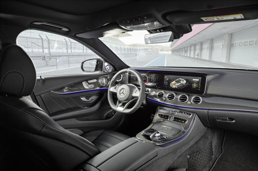 Интерьер Mercedes-AMG E63 S 4Matic 2017 года  (WW) (фото 34 из 52)